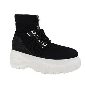 Yoki Tayson platforms
